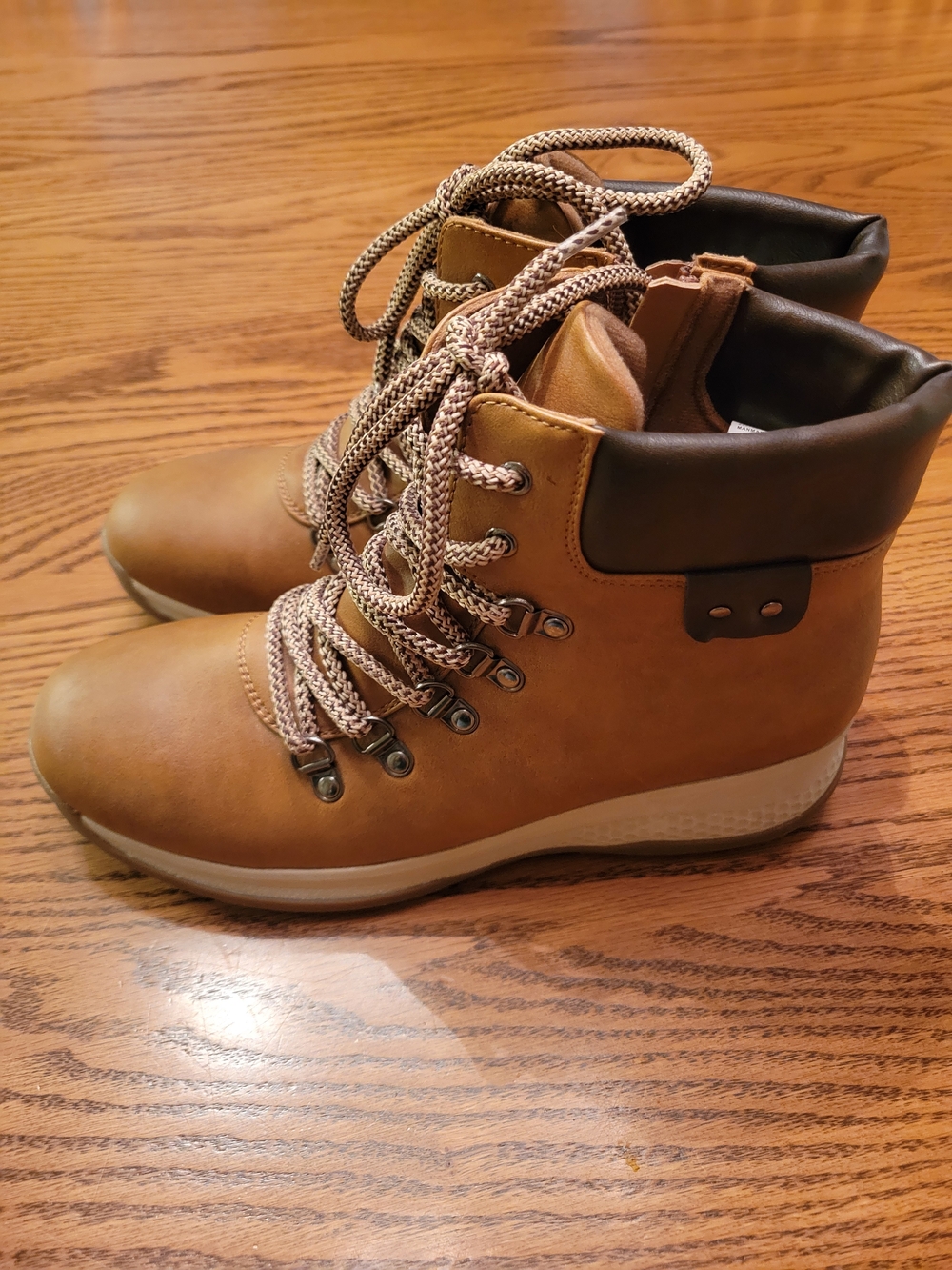 Women’s Hiking-Inspired Lace-Up Boot in Tan Maurices
